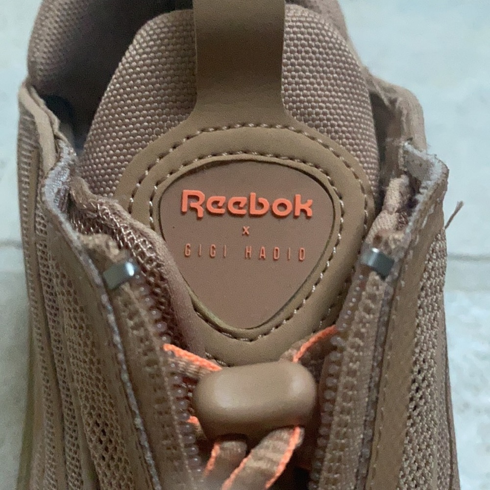 Reebok x Gigi Hadid DMX Series 2K Zip Women's Shoe - Picture 7 of 9